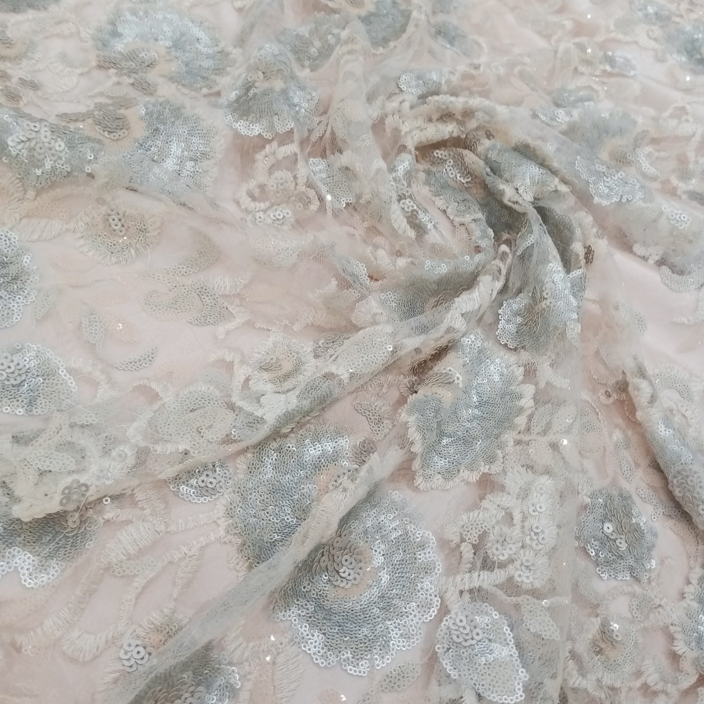 Dentelle a paillette