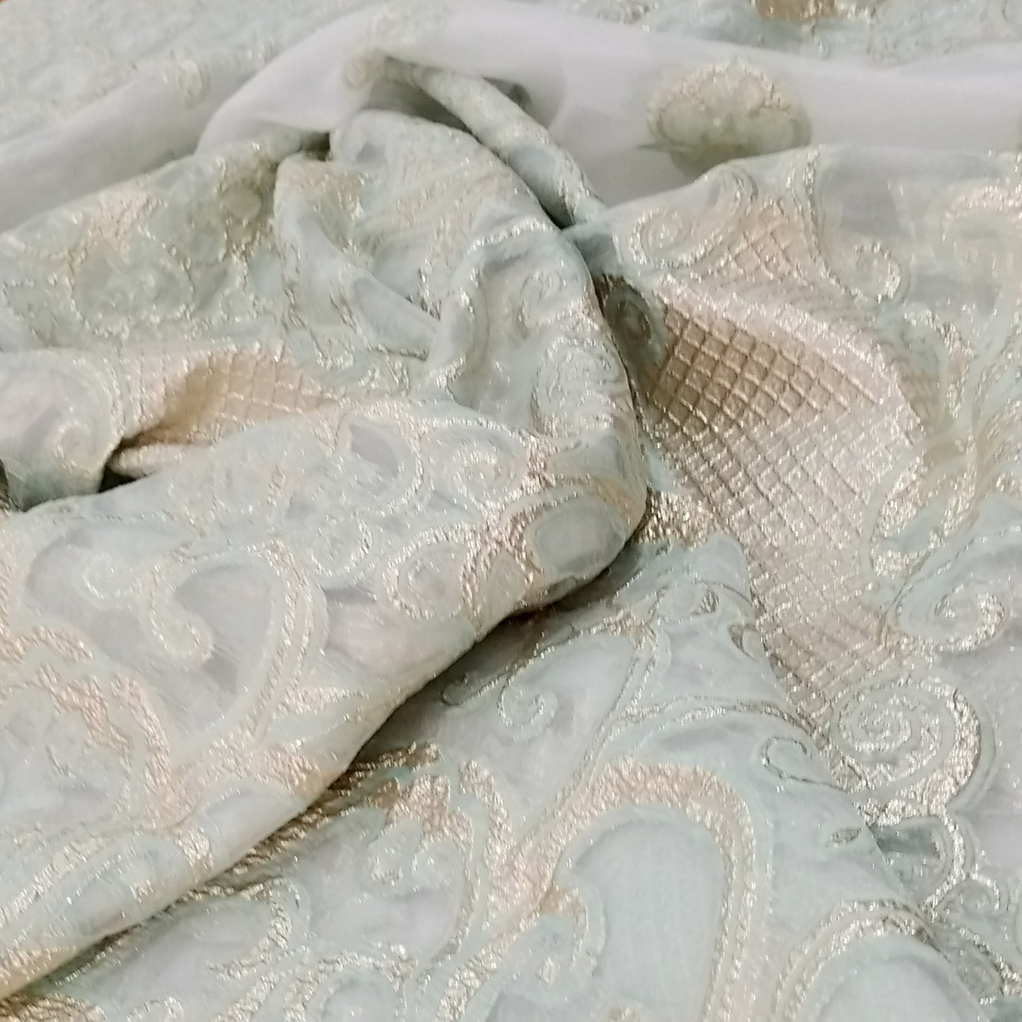 Silk fil coupé organza