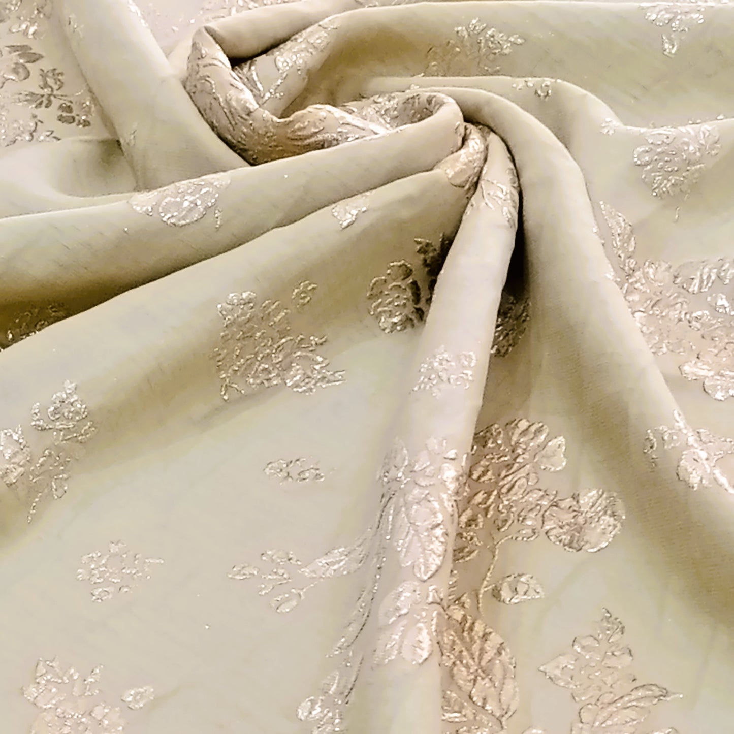 New collection Brochet de soie