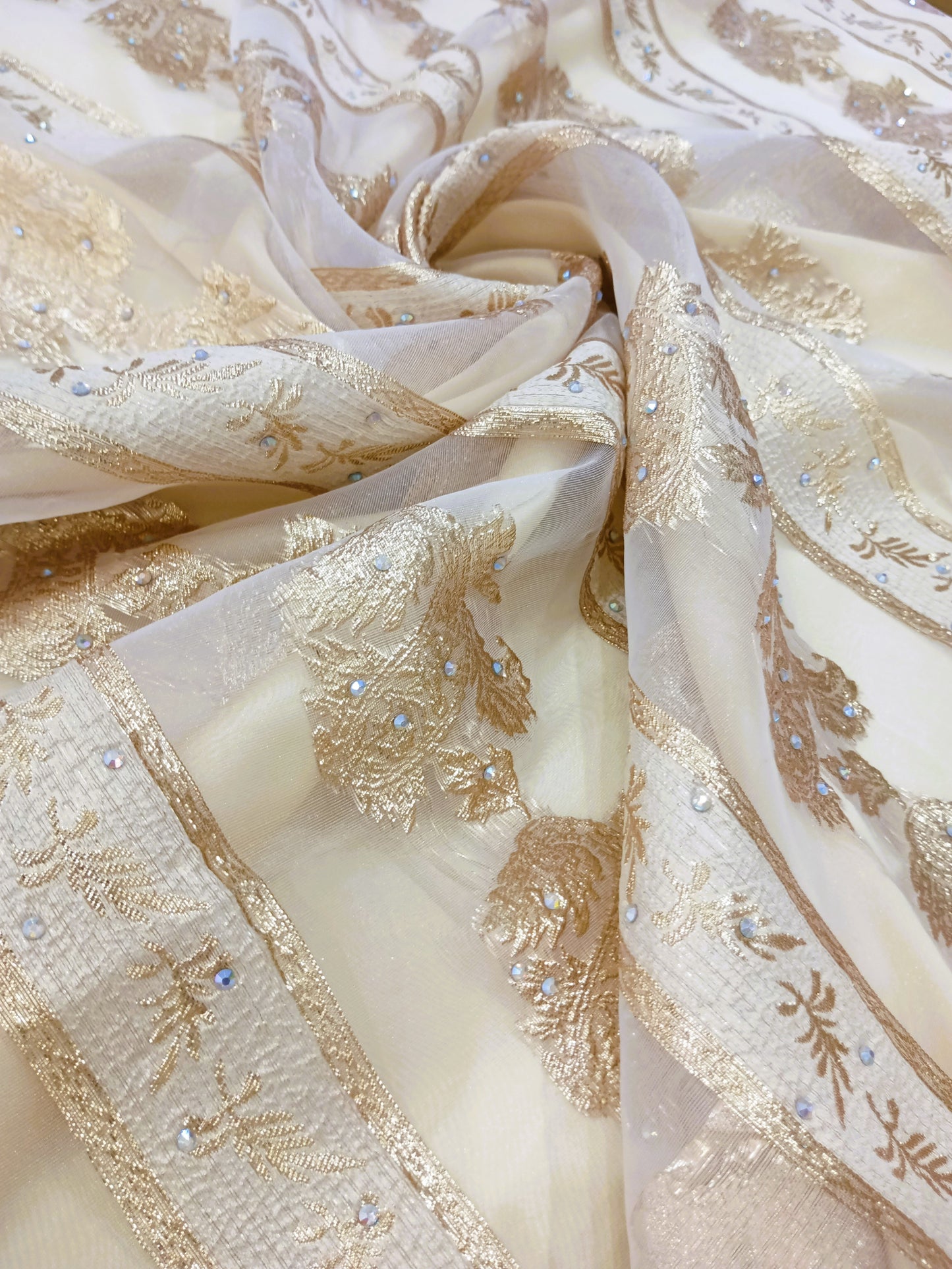 Silk fil coupé organza
