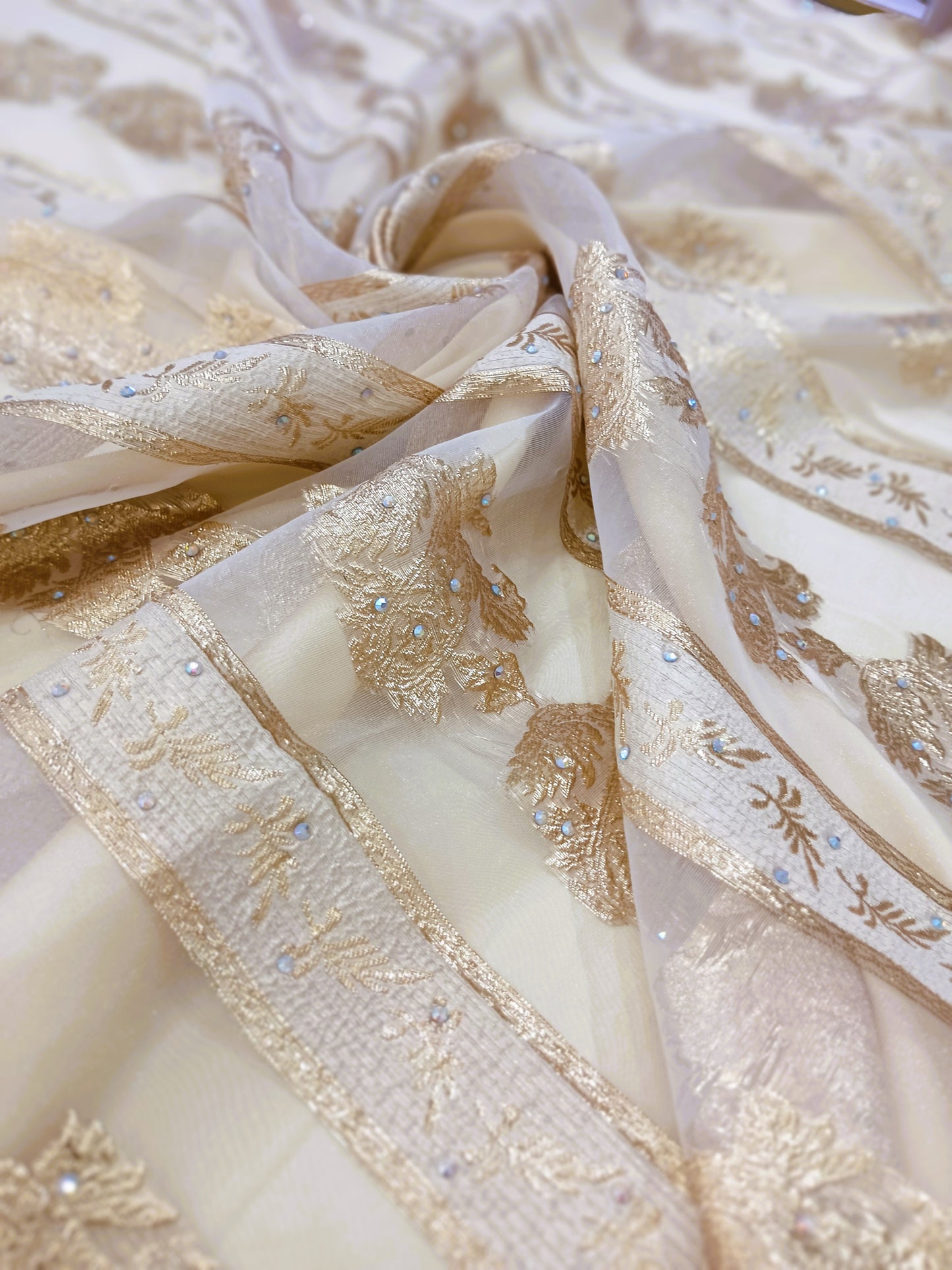 Silk fil coupé organza