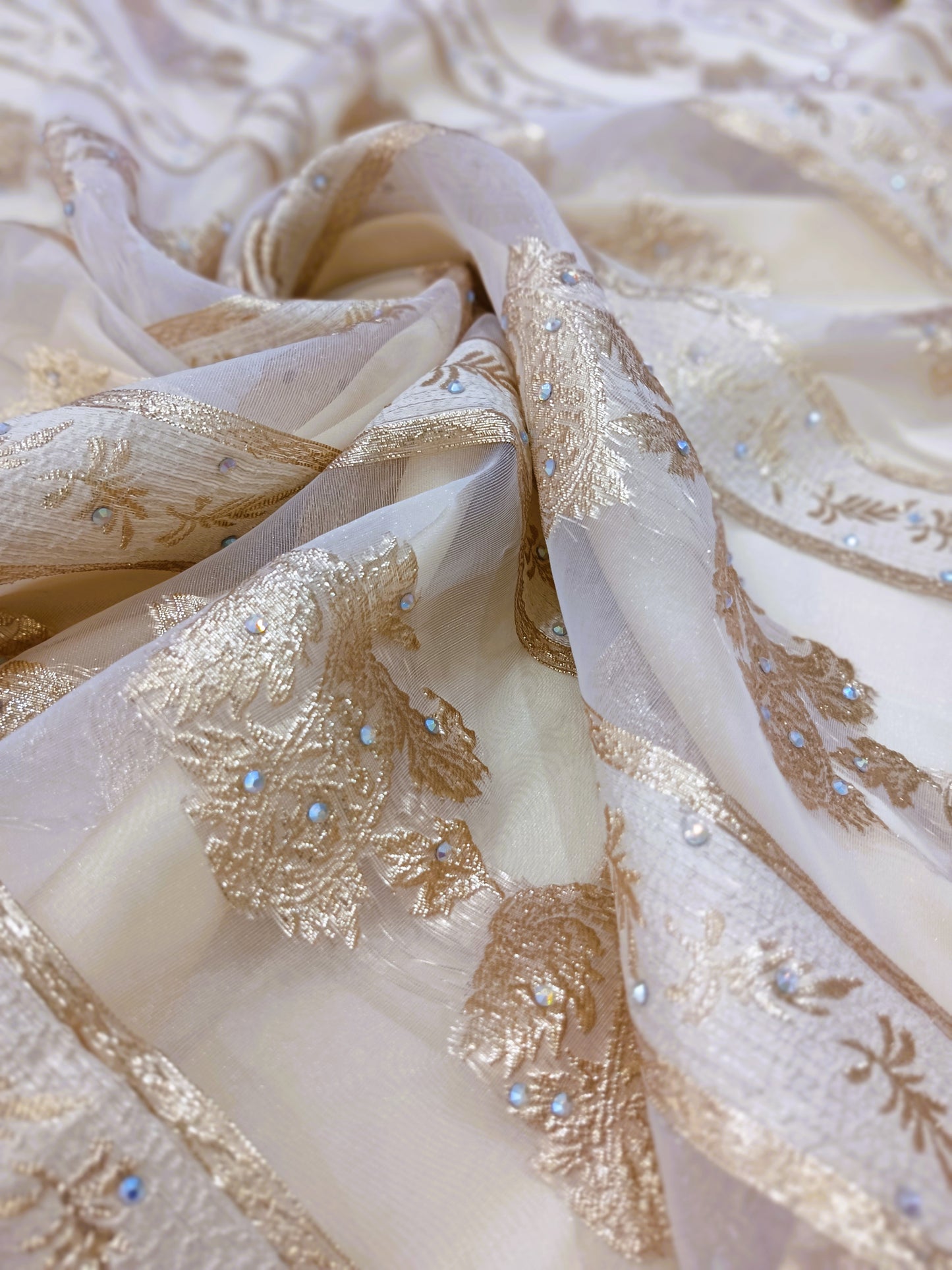 Silk fil coupé organza