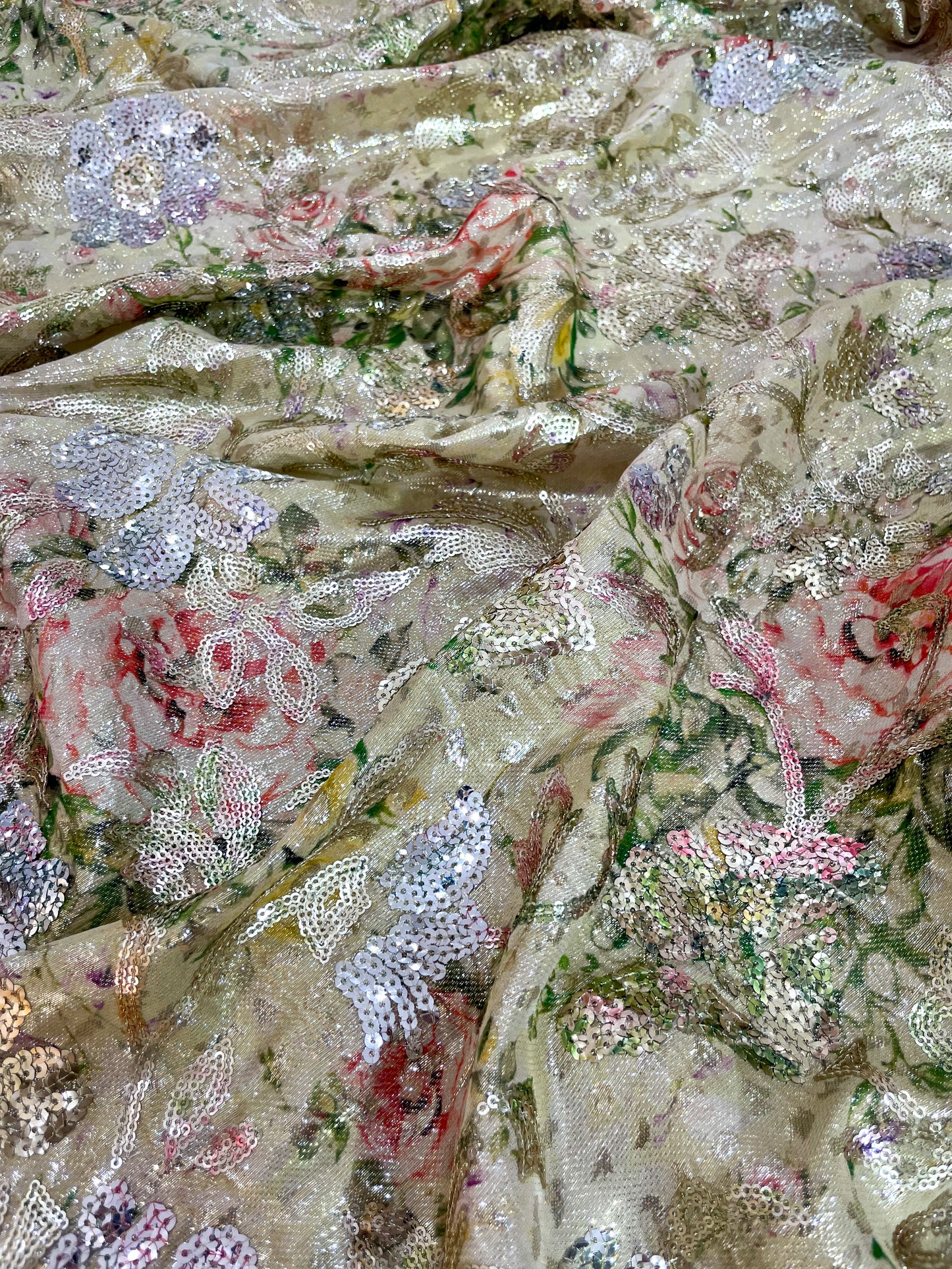 Tissu brodé et sequin HOH