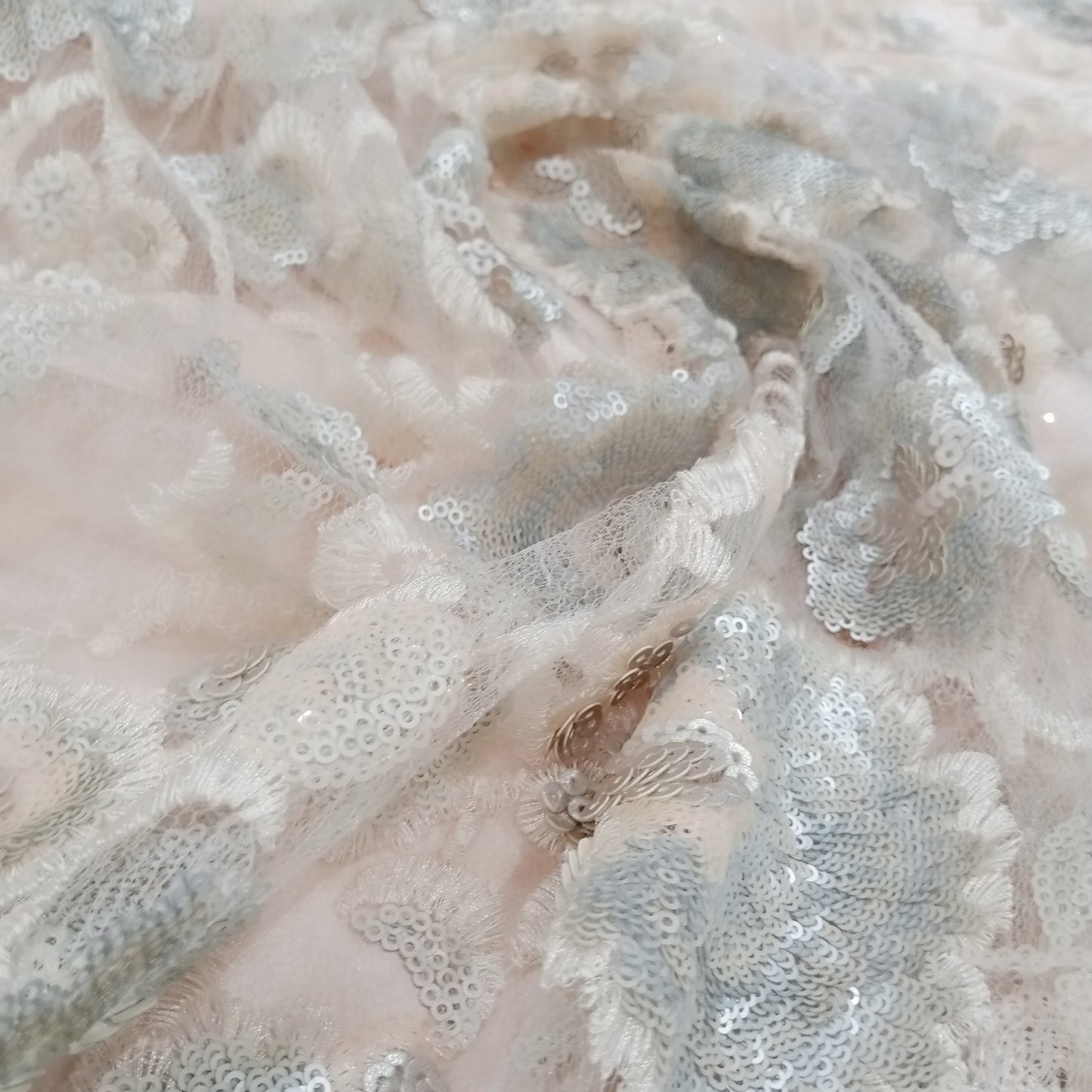 Dentelle a paillette